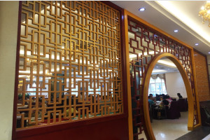 中式餐馆金色电镀铝花格屏风