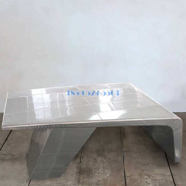 铝单板焊接成的桌子