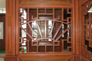 别墅正门中式古风仿木纹铝屏风