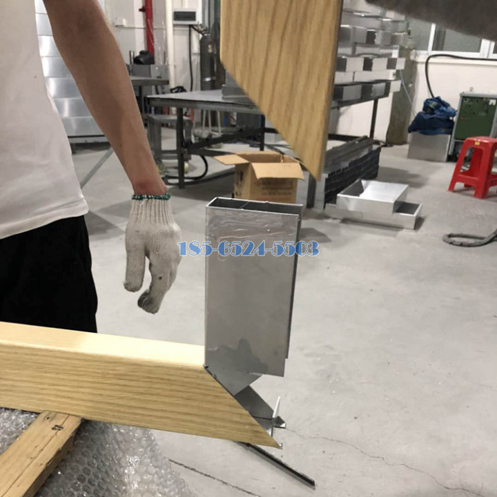 覆膜木纹铝板加入转角构件