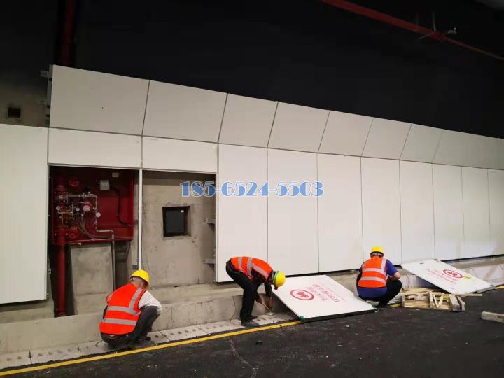 高速路隧道工人正在安装搪瓷钢板