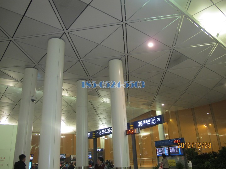 机场三角造型铝单板吊顶