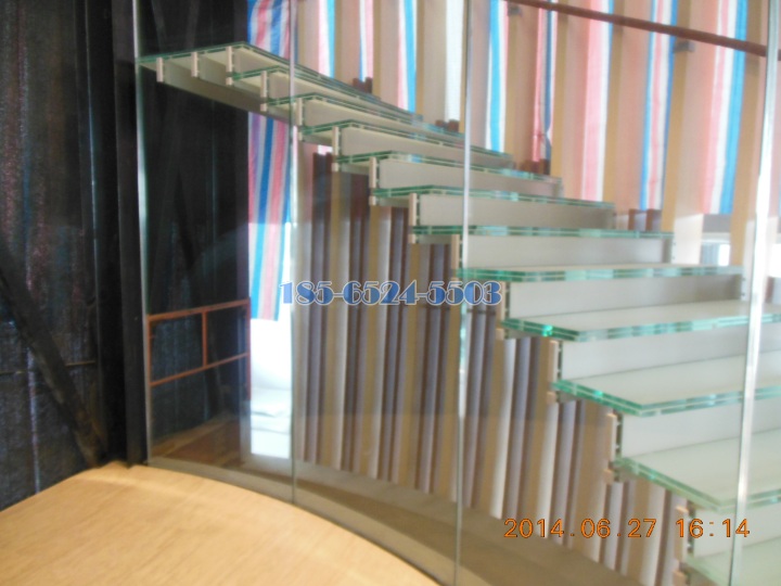 玻璃楼梯安装细节