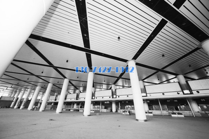 机场售票大厅U型铝方通吊顶