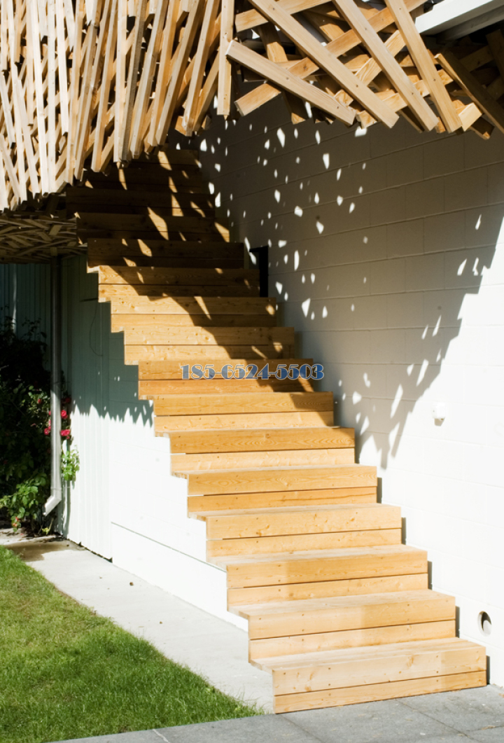 爱沙尼亚住宅仿木造型铝板楼梯