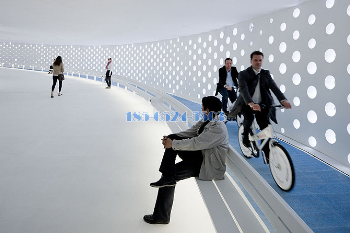 上海世博会丹麦馆--冲孔铝板墙壁+座椅自行车道一体化