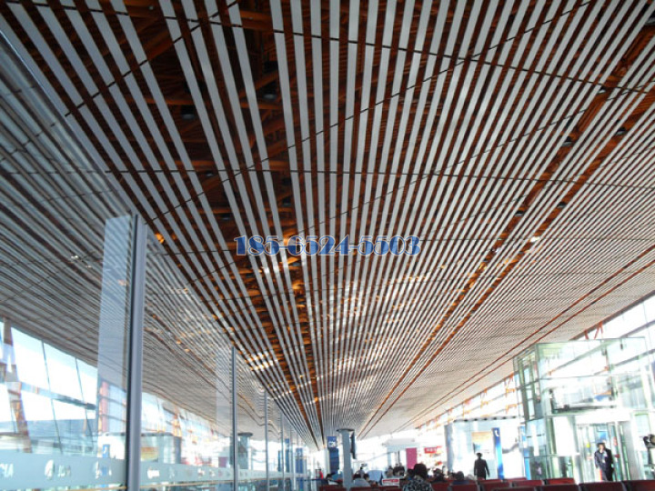 北京首都机场候机室拼接图案铝方通