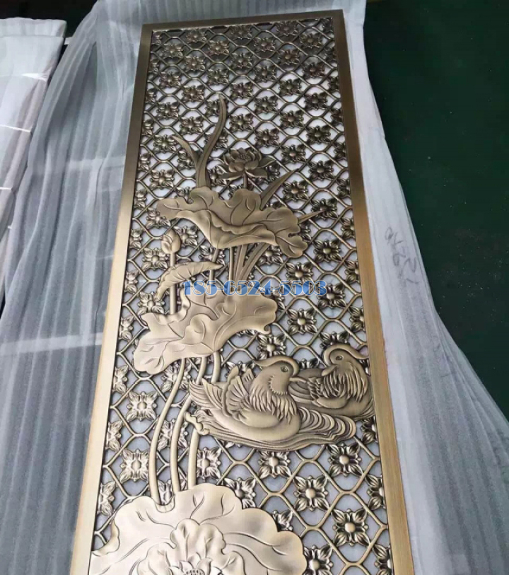 鸳鸯荷叶造型黄古铜雕刻铝板