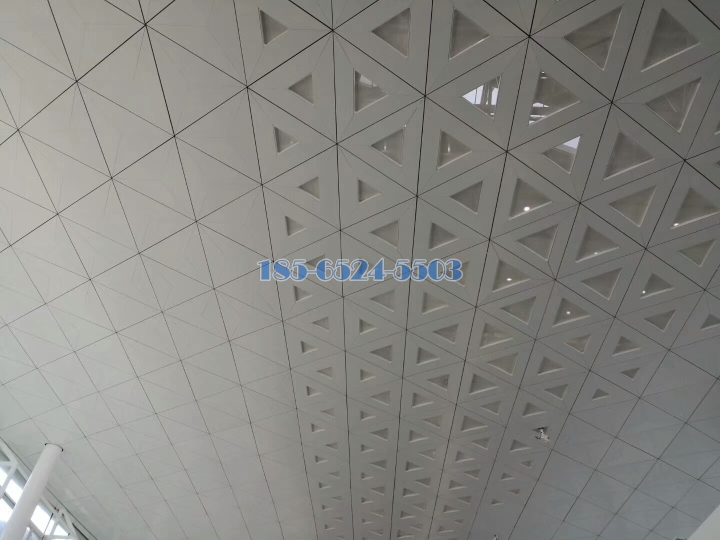 机场候机室三角形凹凸造型铝单板吊顶
