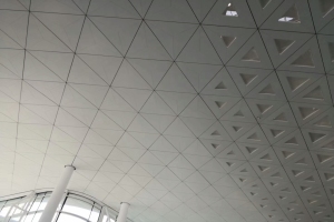 机场候机室三角形平面铝单板吊顶