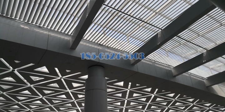 机场候机室三角形冲孔铝单板和率挂片天花