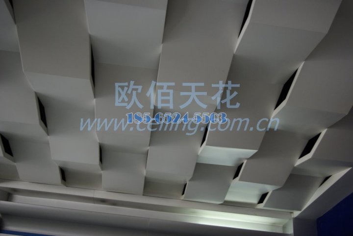 折线波浪造型铝单板吊顶