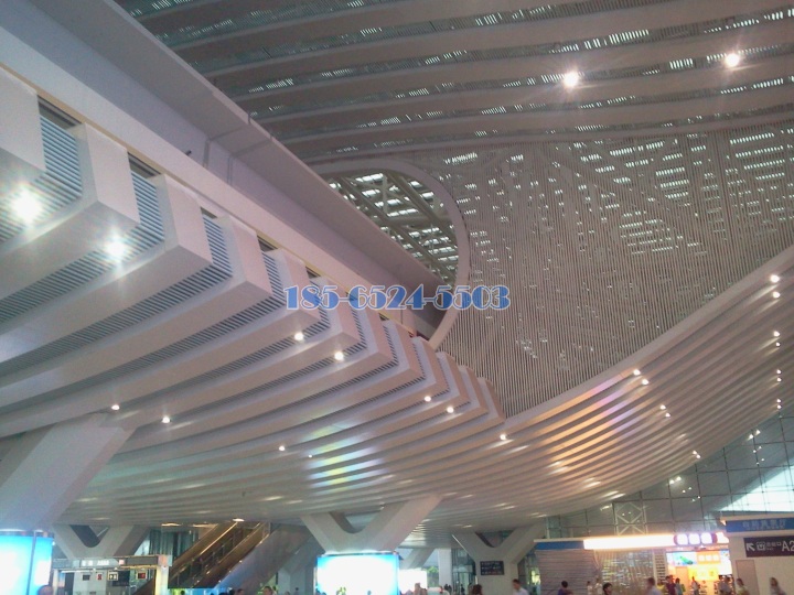高铁深圳北站室内铝圆管吊顶